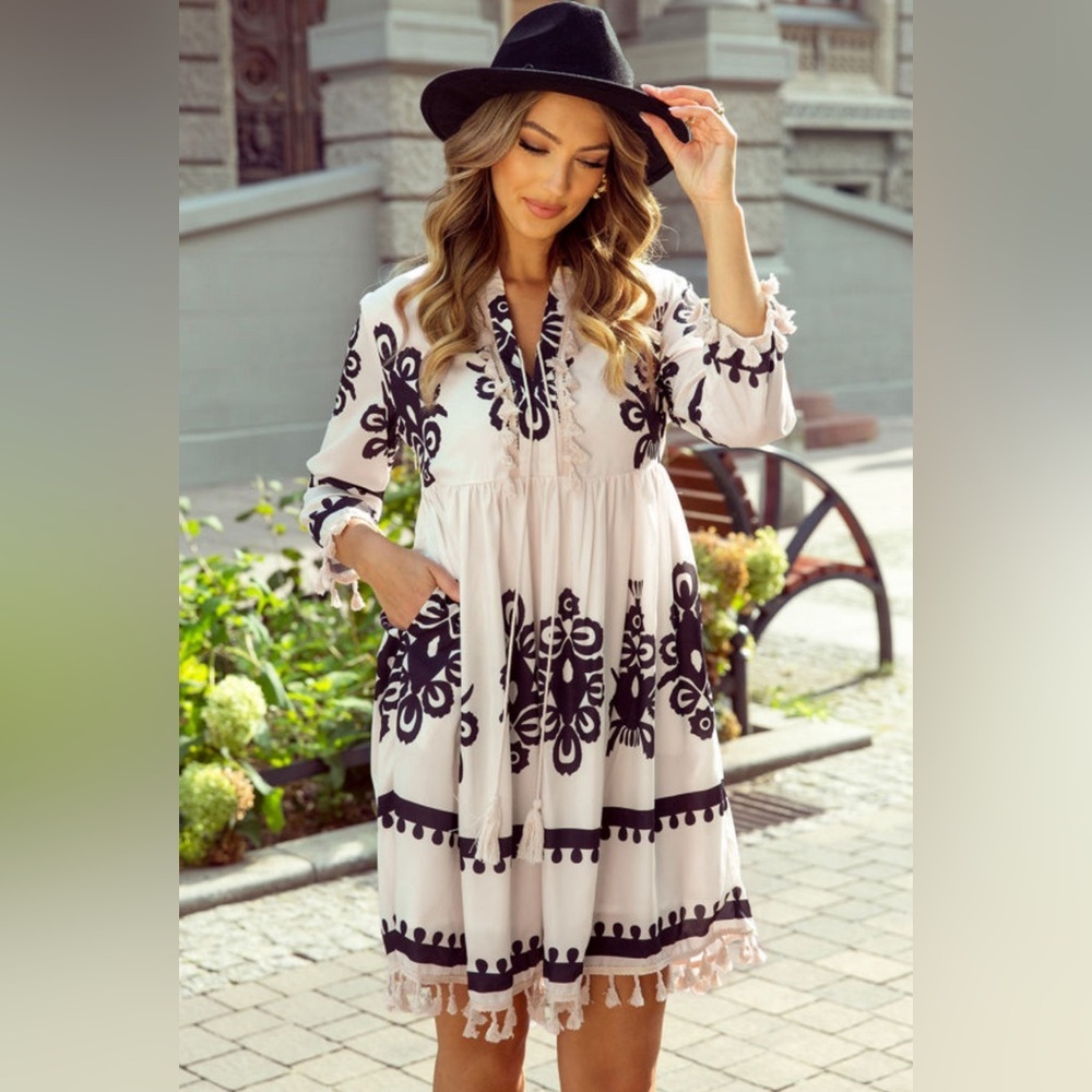 New Boutique Cream Western Pattern Print Tasseled
Notch V Neck Dress
